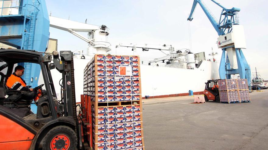CANARIAS.-El déficit comercial en Canarias cae un 26,7% hasta agosto, con 386 millones, tras ceder las exportaciones un 32%