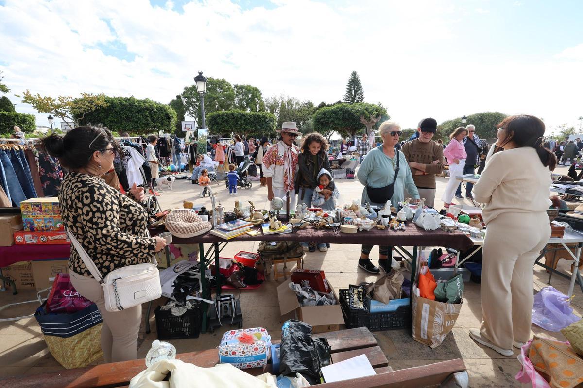 Galería de imágenes: feria de artículos de segunda mano en Jesús