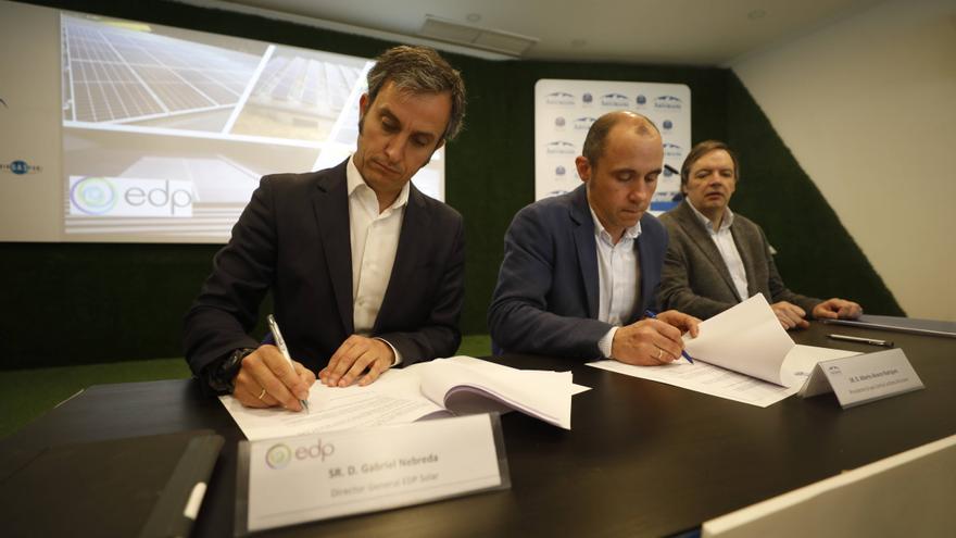 Central Lechera y EDP instalarán placas solares en 60 granjas de Asturias