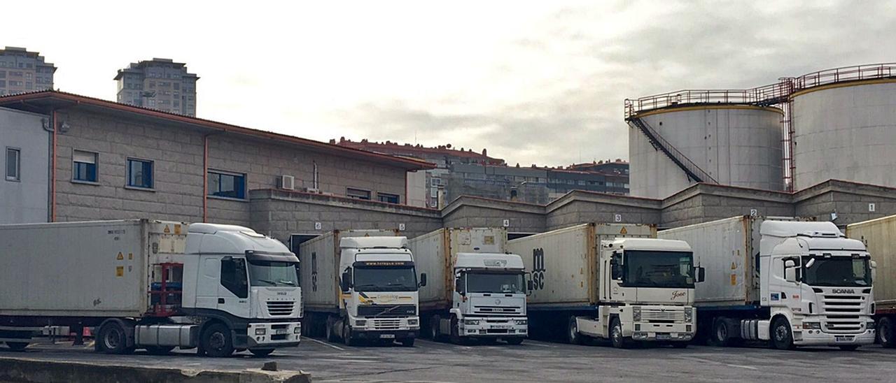 Camiones en las instalaciones actuales del PIF de Guixar