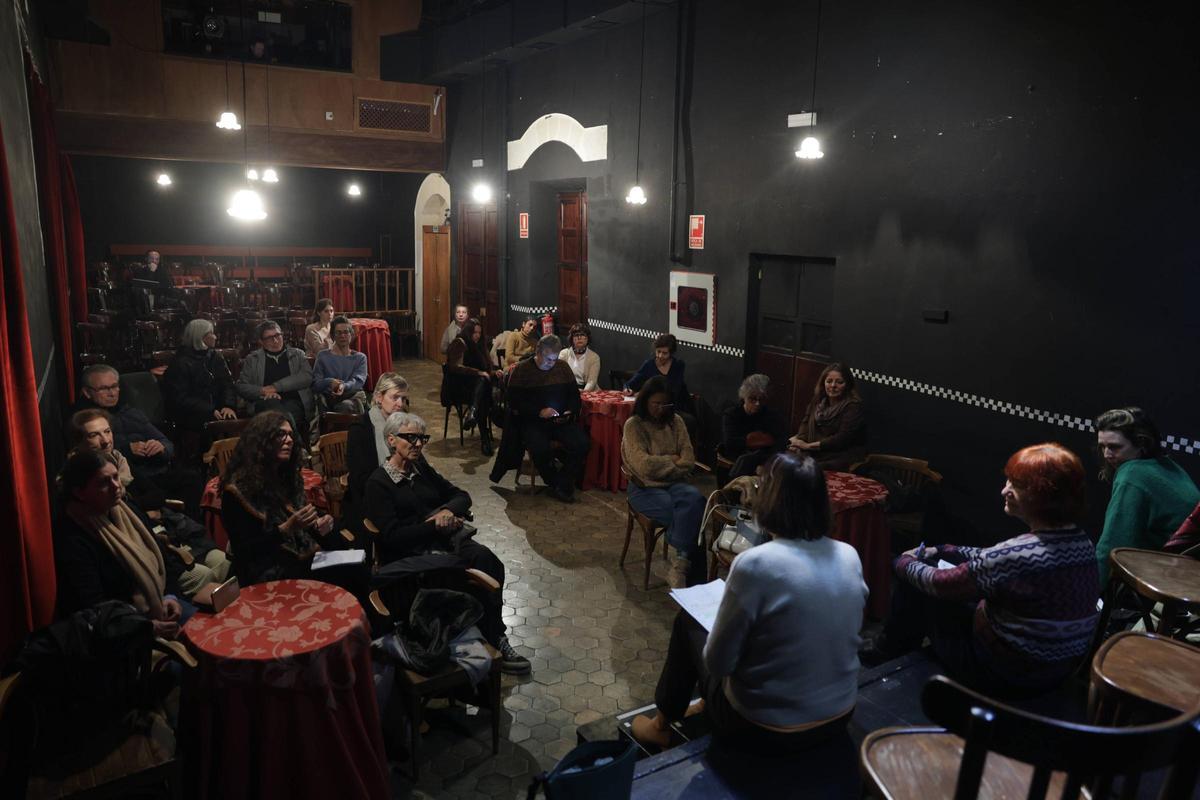 Asamblea celebrada ayer en el Teatre Sans.