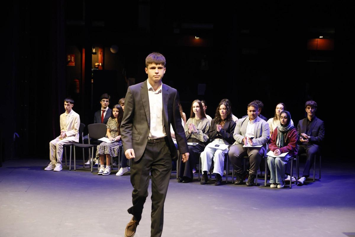 Entrega de los "Premios extraordinarios" de Educación en el teatro de la Laboral