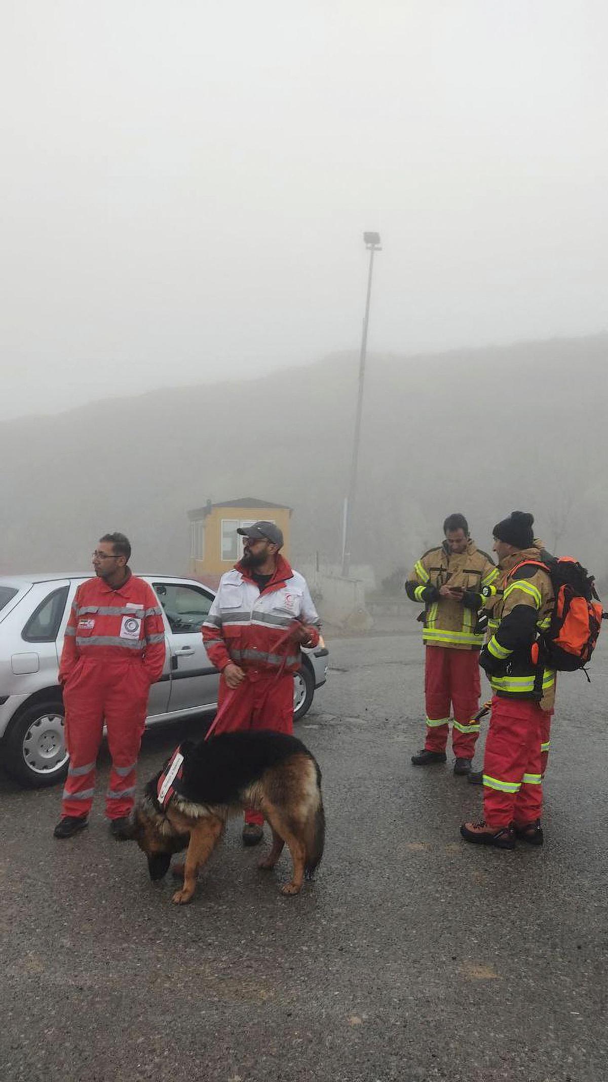 Equipos de rescate buscan el helicóptero del presidente de Irán tras su aterrizaje forzoso