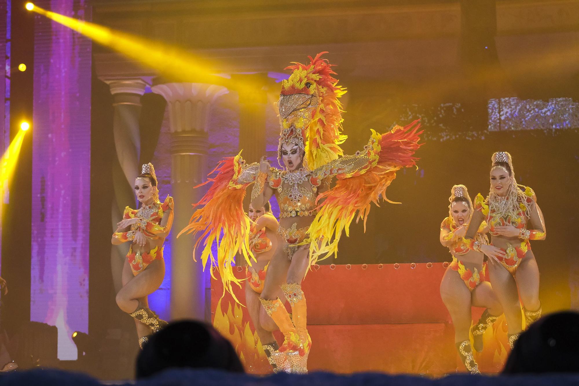 Actuación de Drag Orión en la Gala Drag del Carnaval de Las Palmas 2022