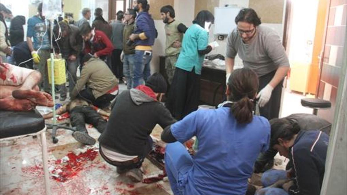 El Hospital Al Quds, en Alepo, con su fachada protegida por sacos terreros, antes del bombardeo.