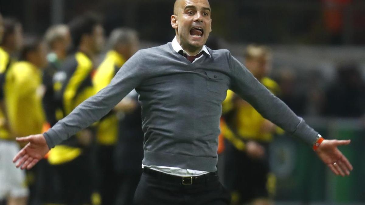 Enérgica reacción de Pep Guardiola durante la disputa de la final de la Copa de Alemania
