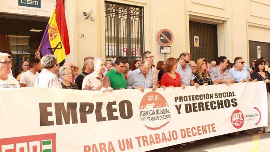 La concentración organizada por CCOO y UGT.