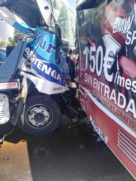 Accidente con un autobús de la EMT.