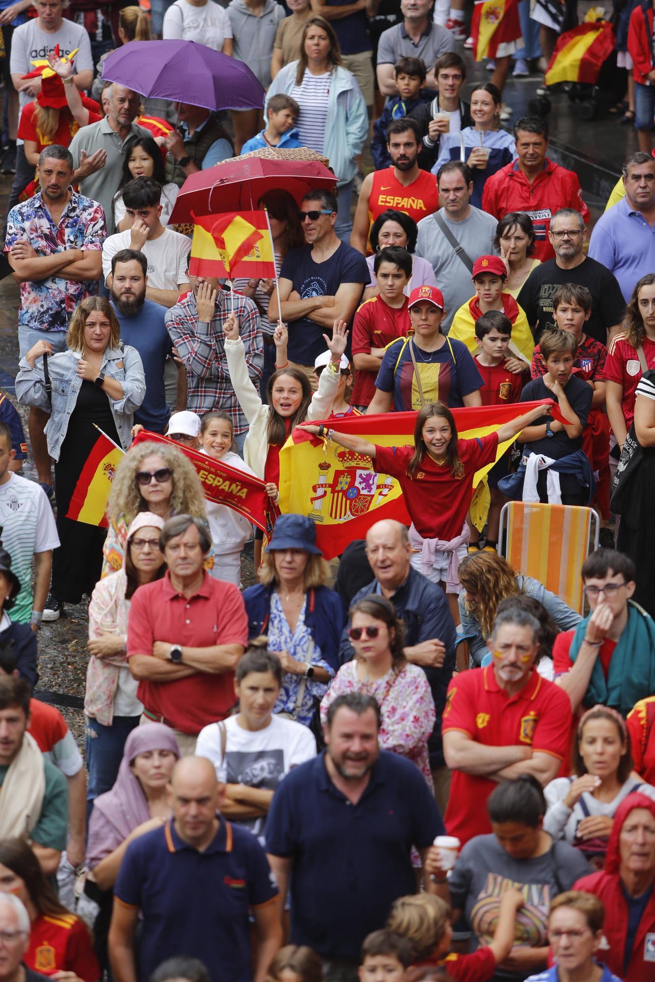 Gijón se vuelca (pese a la lluvia) animando a España en la final del Mundial de fútbol femenino