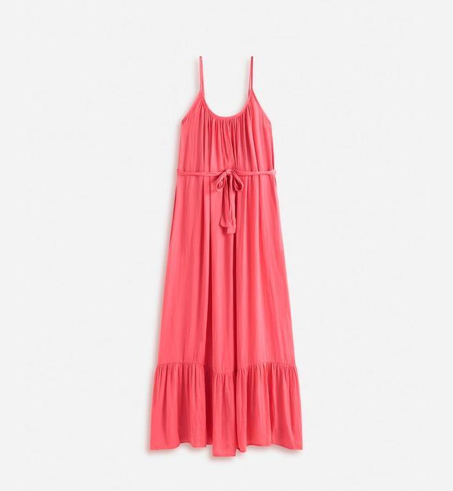 Vestido rosa fuerte de Oysho. (Precio: 29,99 euros)