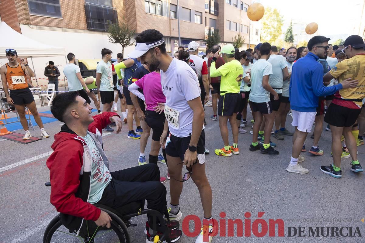 Carrera '10K Assota por ti' en Caravaca (salida y giro primera vuelta)