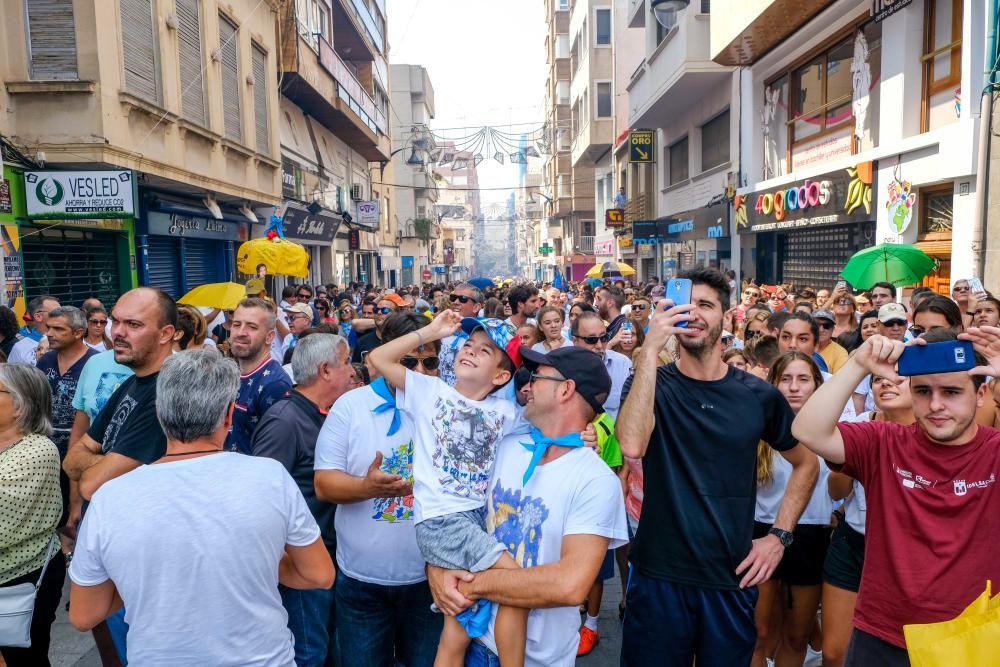 Multitudinaria participación en la tradicional carrera del Ayuntamiento a la plaza Castelar con motivo de la festividad de la Virgen de la Salud