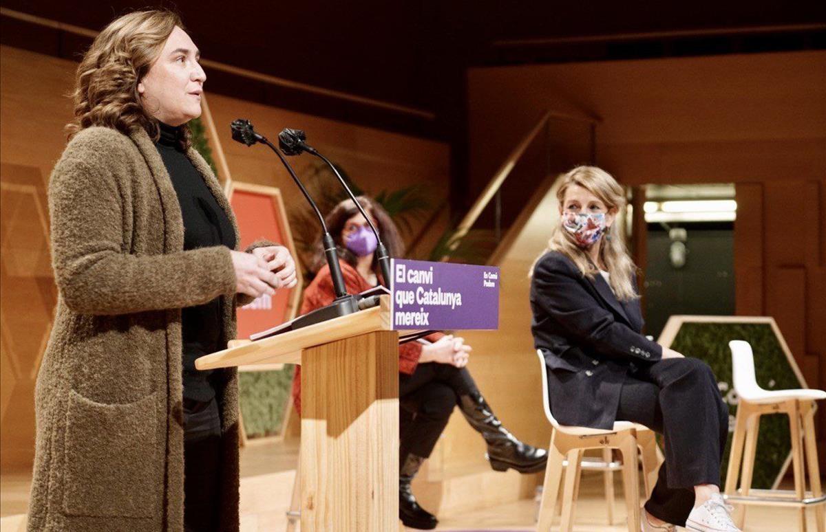 Ada Colau participa en un acto electoral de En Comú Podem en Girona, con Rosa Lluch y la ministra de Trabajo, Yolanda Diaz.  