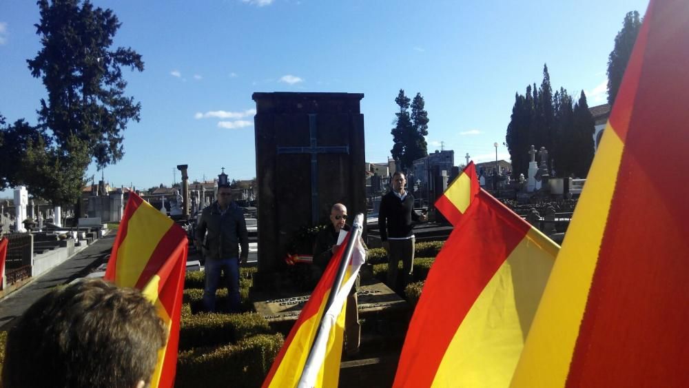 Homenaje a los caídos en la Guerra Civil durante el cerco a Oviedo