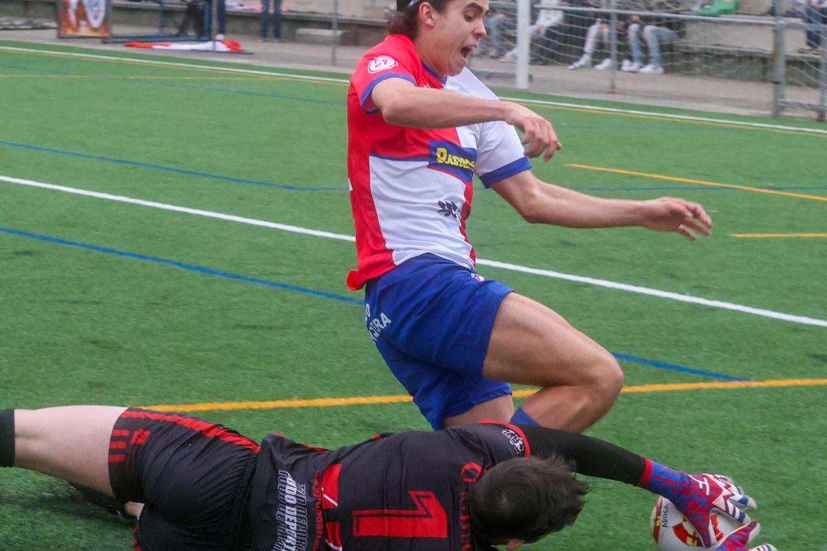 Acción del penalti a Comparada que supuso la victoria arlequinada.