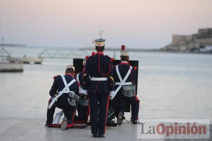 Arriado Solemne de Bandera en el puerto de Cartagena