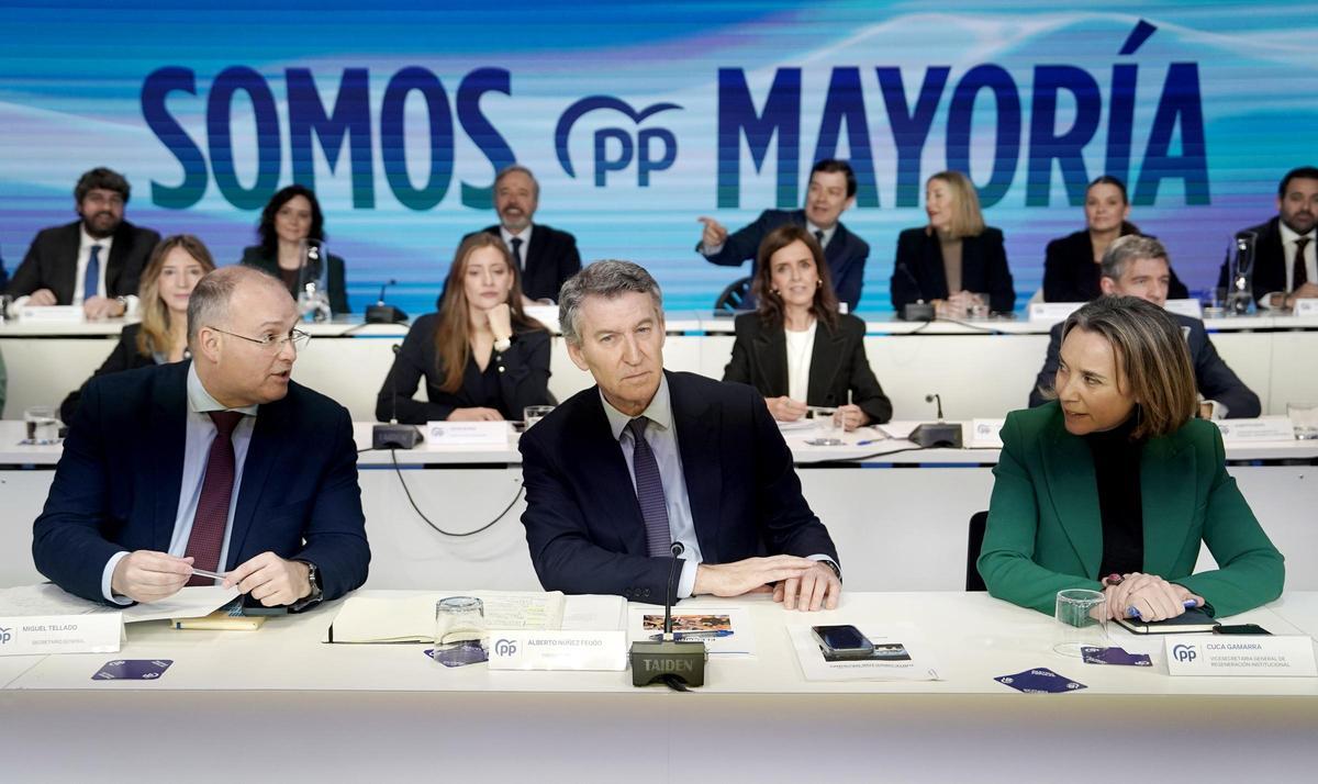 Alberto Núñez Feijóo preside la Junta Directiva del Partido Popular, a la que ha acudido Jorge Azcón.