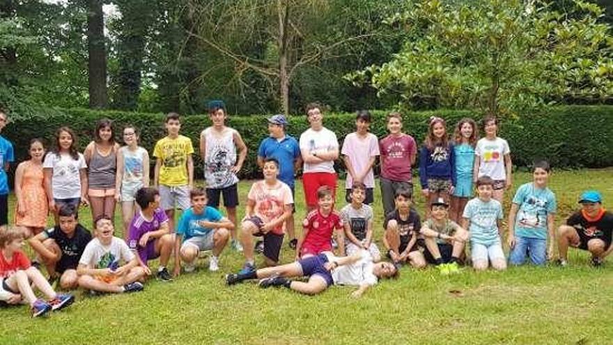 Los niños disfrutando de las actividades. // FdV