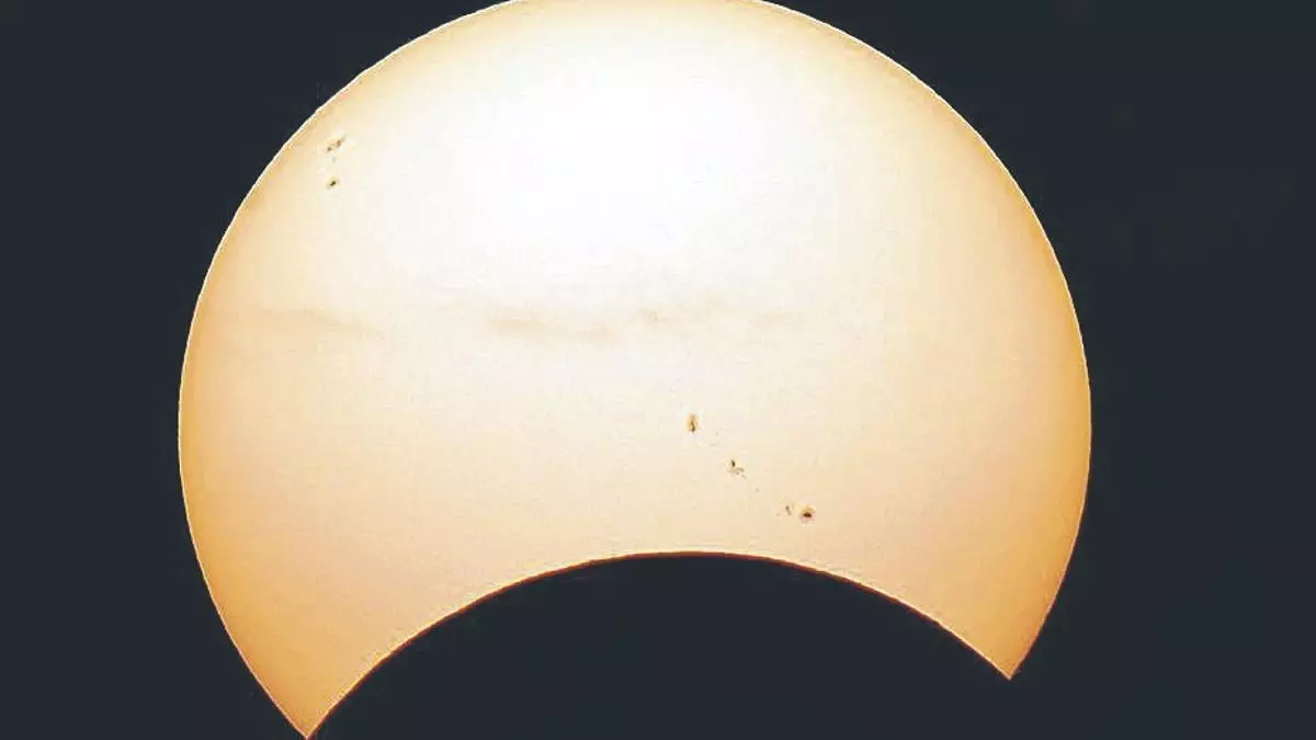 Óscar Puente se pasa a la Astronomía: abre una página web sobre los tres eclipses visibles desde España en 2026, 2027 y 2028