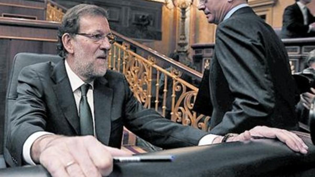 Mariano Rajoy y Alberto Ruiz-Gallardón, ayer en el Congreso.