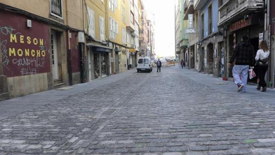 Calle del Sol, remodelada en los últimos meses de acuerdo con criterios semejantes a los de las supermanzanas. / fran martínez