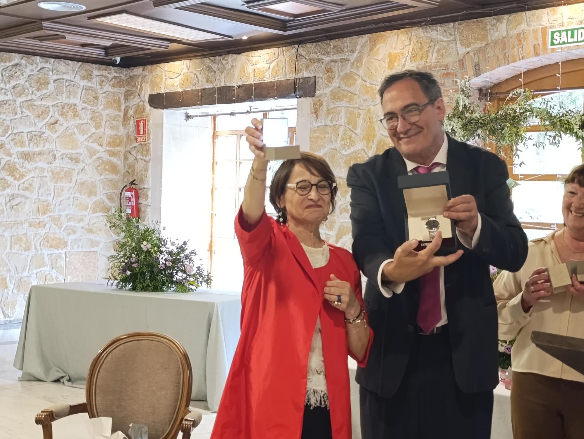 Emotivo y multitudinario homenaje a los sanitarios de Villabona