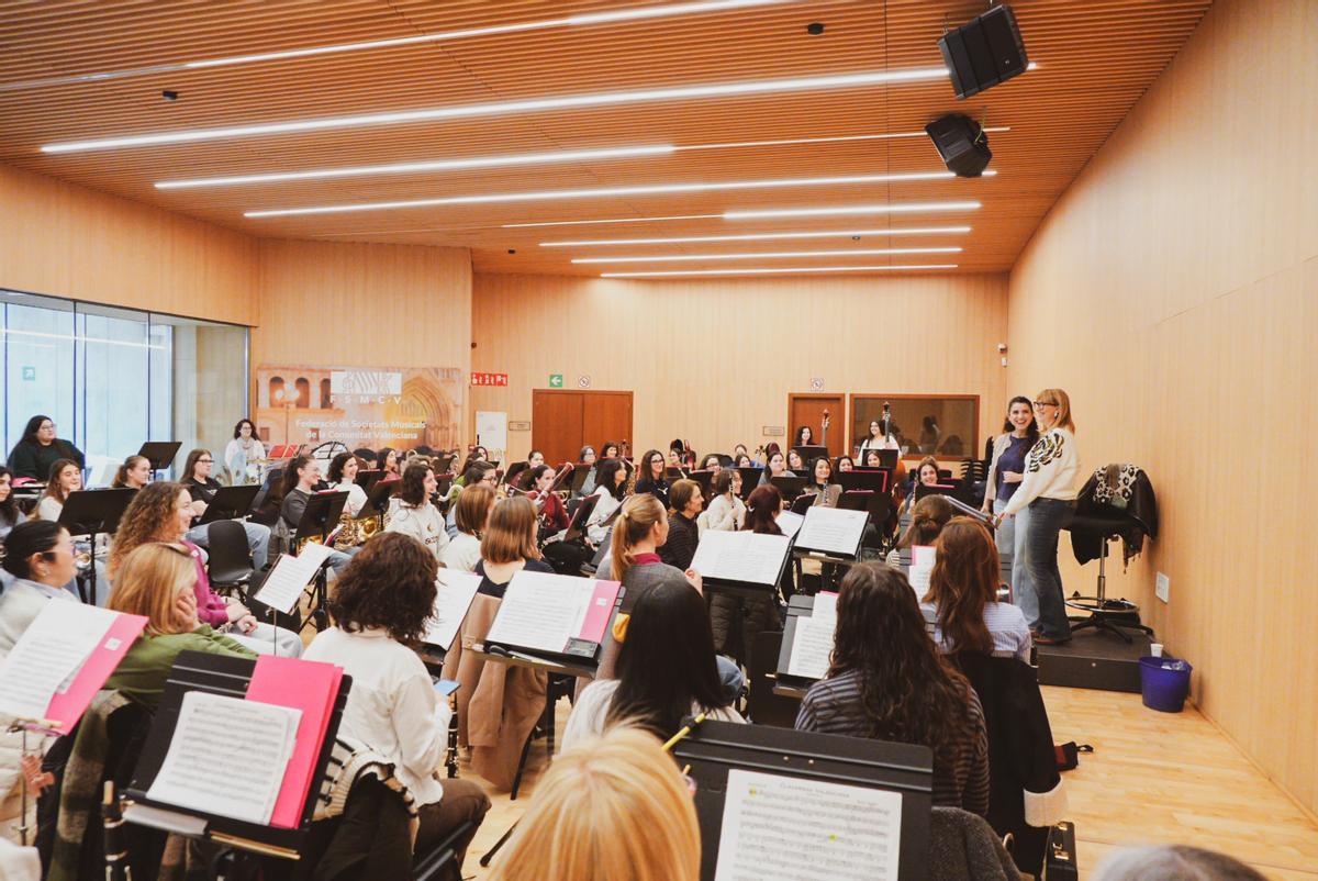 Primers assajos de la Banda Simfònica de Dones abans de la present gira