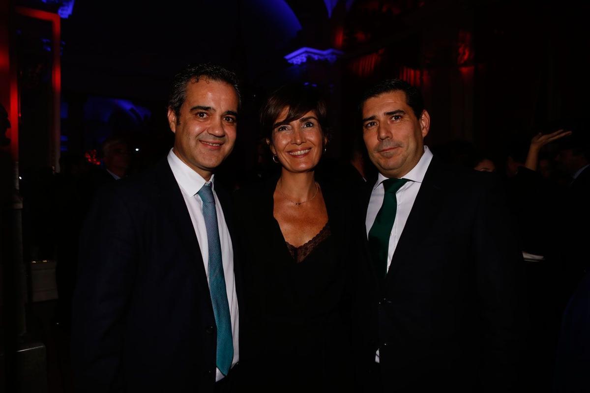 David Mateos y Marta Sáez Acherandio de OMD, y Pedro Herranz de Amplifi en los Premios Woman