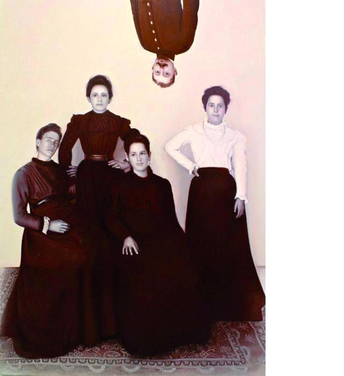 Lino Lago: "Me gusta utilizar  la pintura como burla; España necesita sentido del humor"