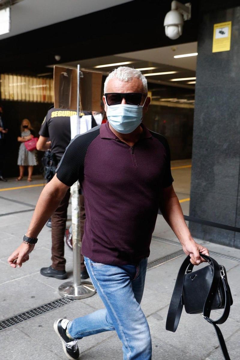 Jorge Javier Vázquez saliendo del juzgado