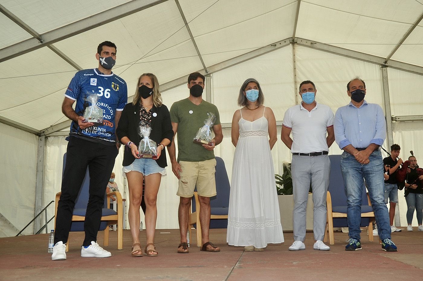 De izq. a dch. Rodrigo Corrales, Teresa Portela, Rodrigo Germade, Victoria Portas, Manuel González y Daniel Benavides.   Rafa Vázquez.jpg