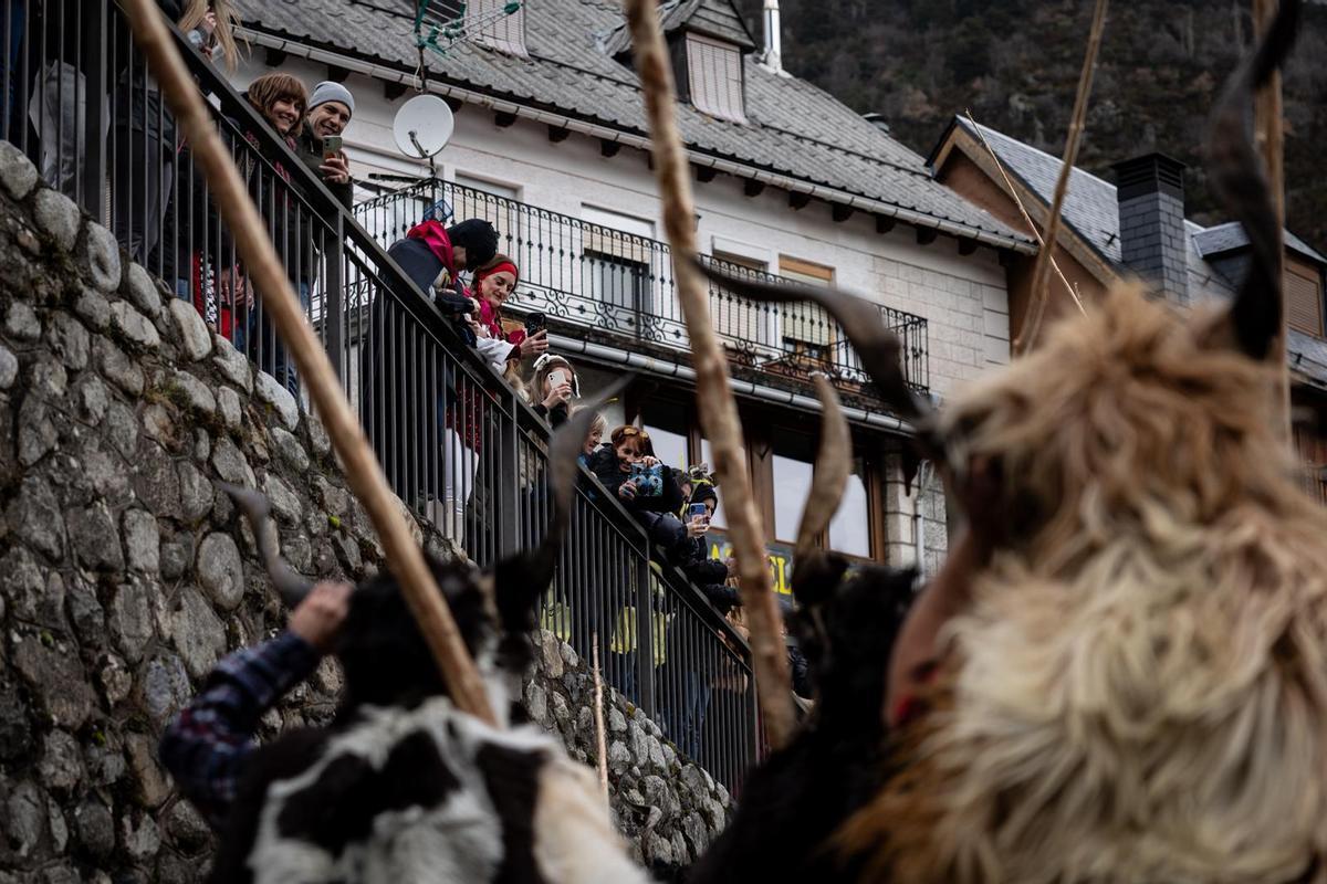En imágenes I La localidad de Bielsa celebra su tradicional Carnaval