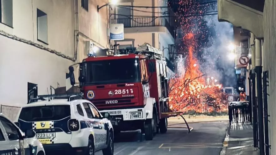 Chella quema su primera hoguera de San Antón