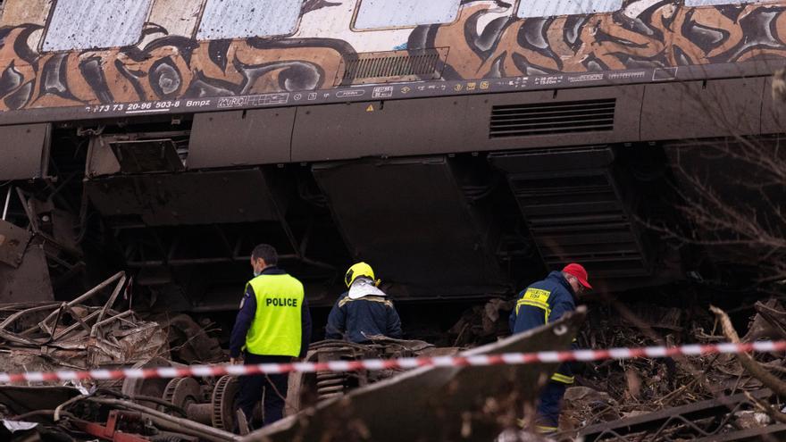 Decenas de muertos en Grecia en el choque entre un tren de pasajeros y otro de mercancías