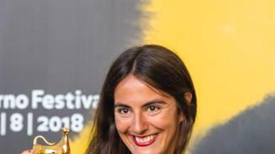 La oriolana López Riera, con el premio de Locarno.