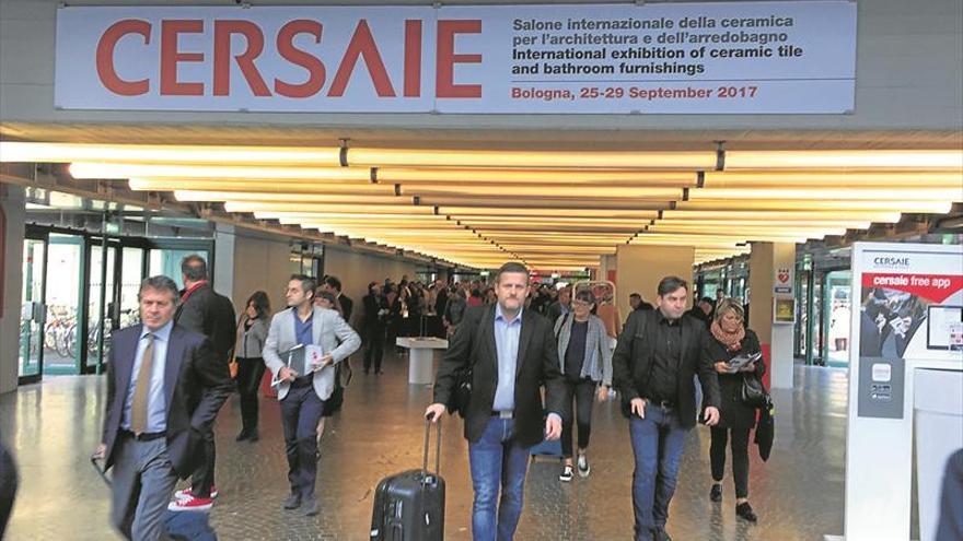 Fritas, esmaltes y maquinaria tiran de las ventas y el azulejo se enfría