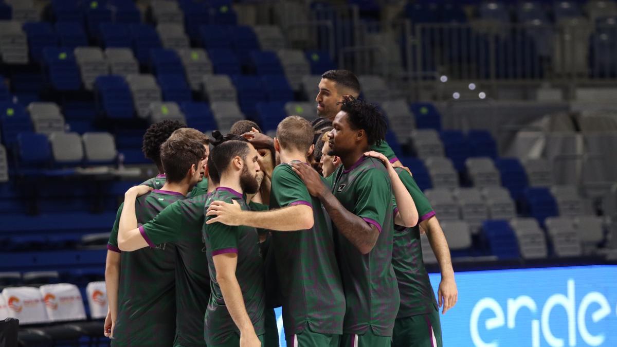 El Unicaja, antes de empezar el partido con el Morabanc Andorra