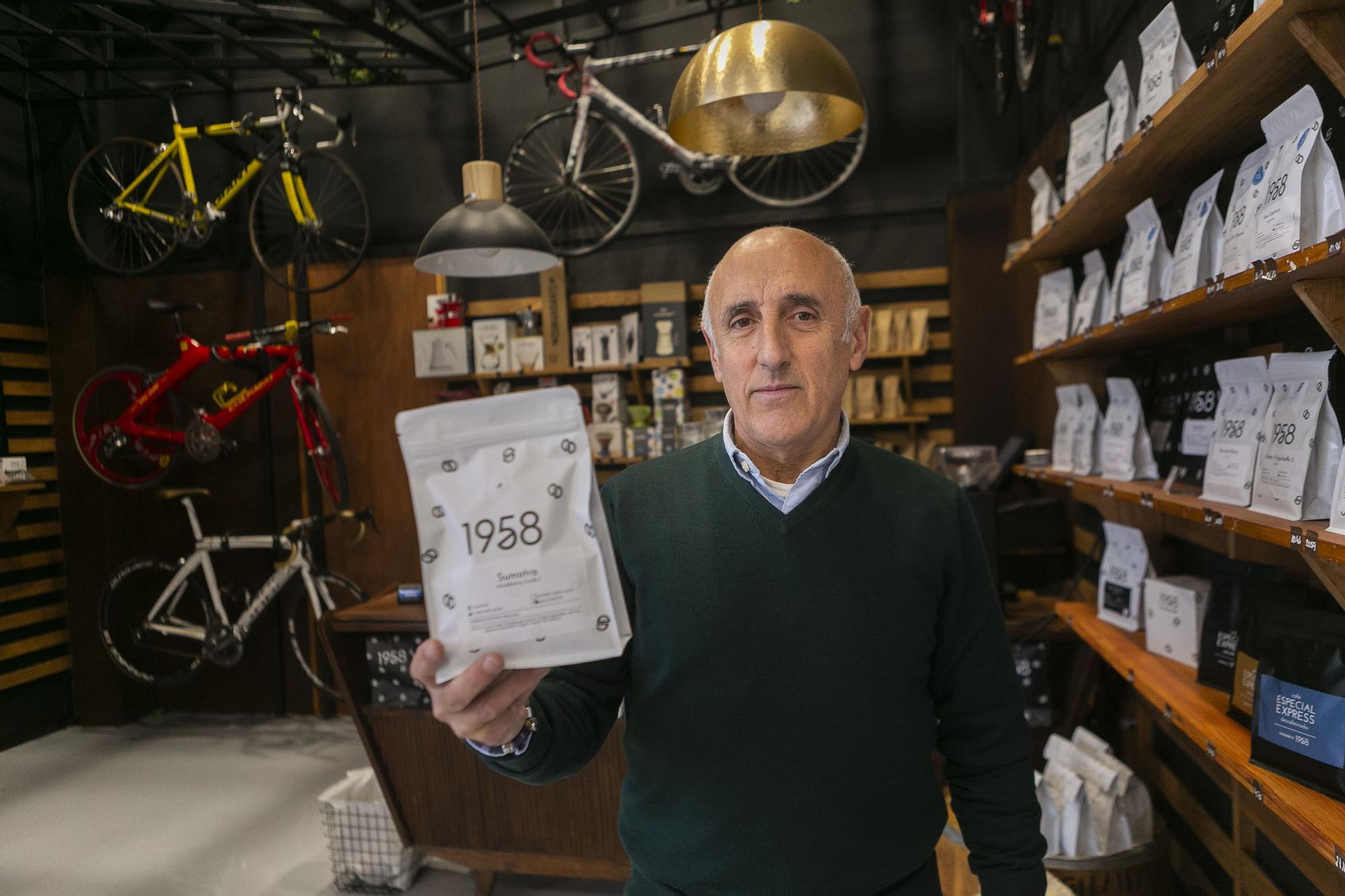 Así es por dentro el tostadero de cafés de Avilés con bicicletas de campeones del mundo