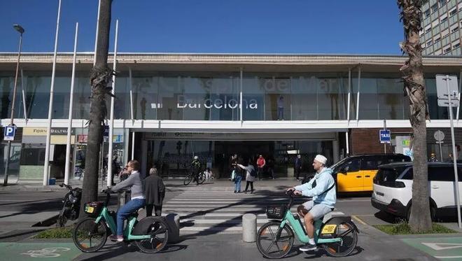 Detenido un trabajador del Hospital del Mar por entrar a robar en el piso de un paciente ingresado
