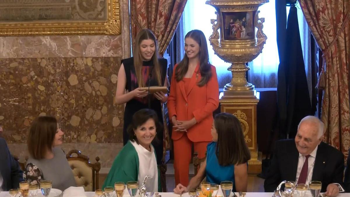 La princesa Leonor y la infanta Sofía sorprenden con un brindis en honor a sus padres