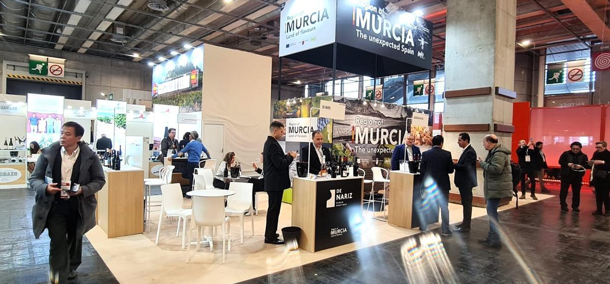Estand de la Región de Murcia en la feria 'Wine &amp; Vinexpo' de París (Francia).