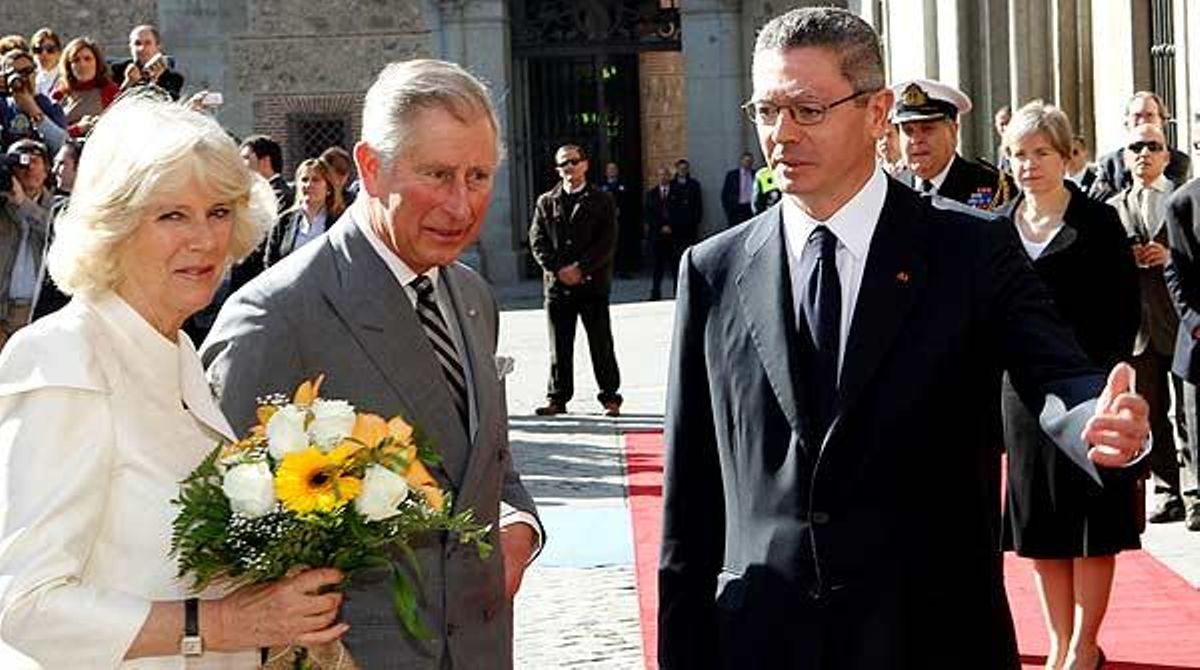 Carles d’Anglaterra i Camil·la reben la Medalla d’Or de Madrid.