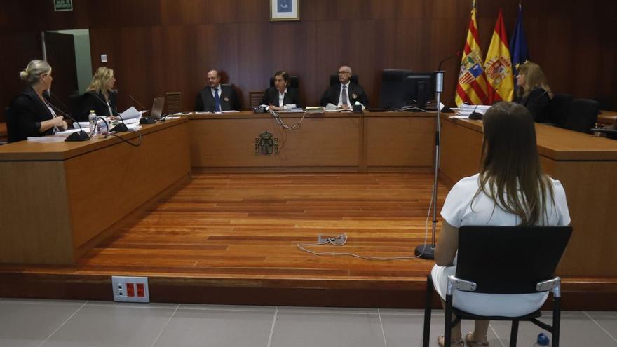 Juzgada en Zaragoza por entregar un informe clínico para hacerse con la custodia de sus hijas