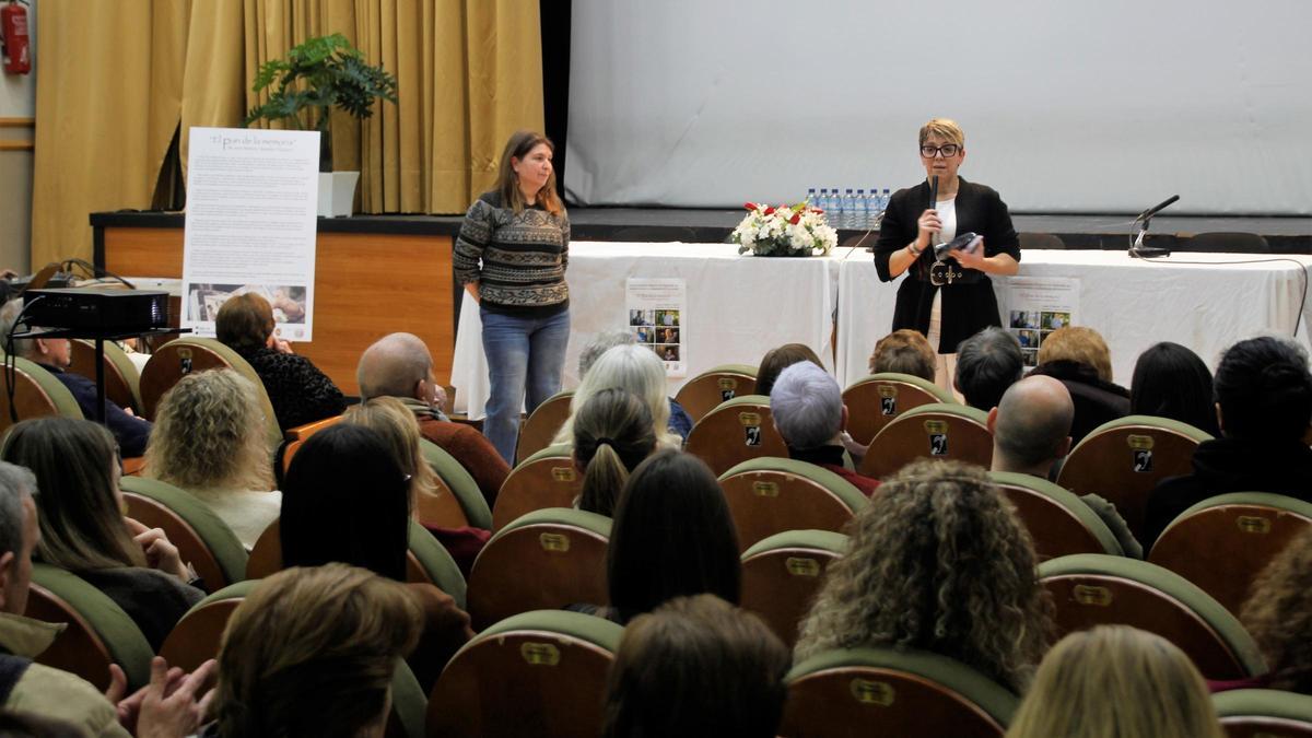 Loli Vargas y Pilar García en la presentación del documental
