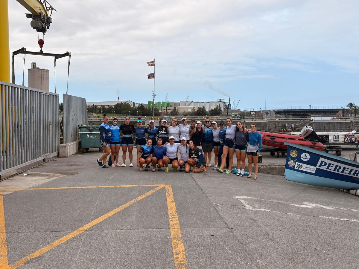 La tripulación femenina de Tirán Pereira, este martes en Ziérbena antes del último entrenamiento para la clasificatoria de La Concha La tripulación femenina de Tirán Pereira, este martes en Ziérbena antes del último entrenamiento para la clasificatoria de La Concha