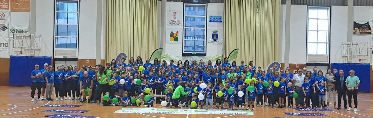 Los y las protagonistas de la presentación del CA la Valldigna