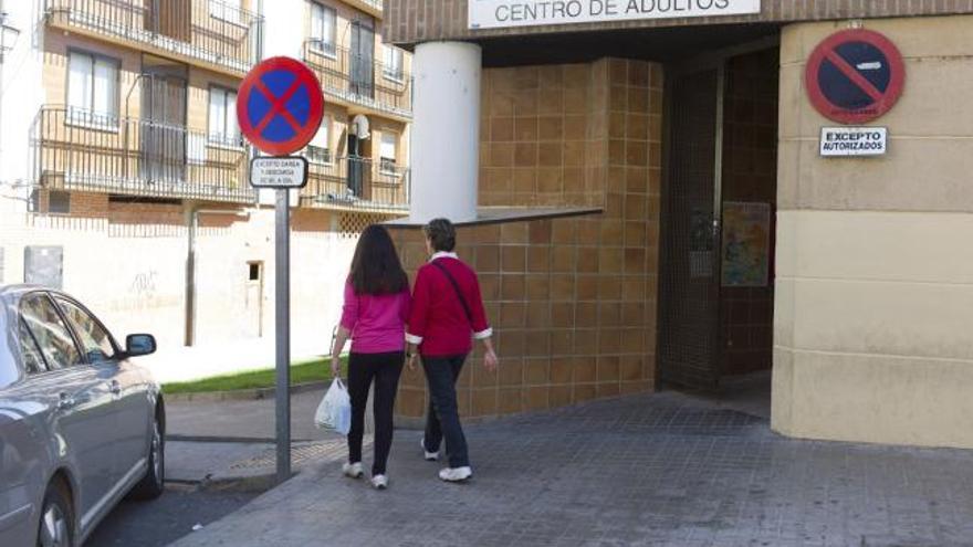 Asistentes a una clase en el Centro de Adultos de Benavente en una imagen tomada en 2008.