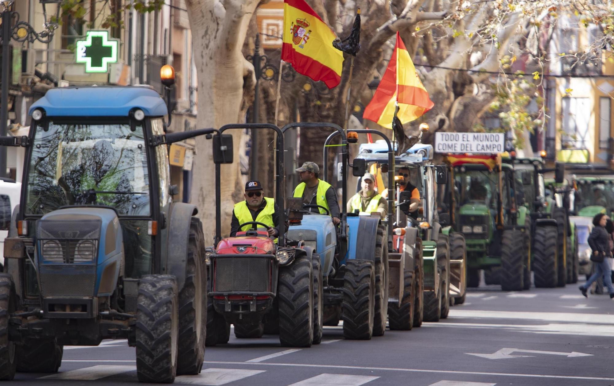 La tractorada por la crisis del campo se hace visible en Xàtiva