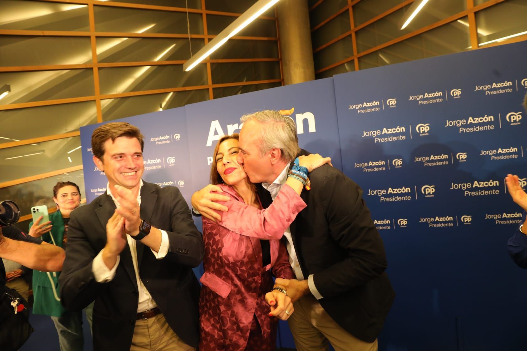 En imágenes | Así ha celebrado el PP su victoria en las elecciones municipales y autonómicas