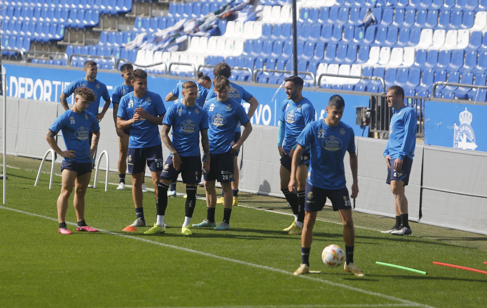 El Dépor entrena en Riazor para recibir al Alcorcón en pleno luto por la muerte de Arsenio Iglesias